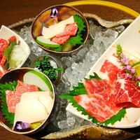 馬桜 下通り店 - 馬刺し盛り合わせ