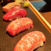 馬桜 下通り店 - 馬肉のお寿司盛り合わせ