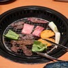 炭火焼肉 牛力屋 - 無煙ロースターの様子。
