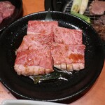 Sumibiyakiniku Gyuurikiya - 和牛肉。