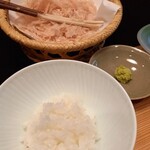あさば - ご飯に鰹節と山葵のせてお醤油かける