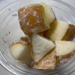 あっぷりてぃ - 「トキ」を使い表面にバターミルクをコーティングした優しい酸味とコクのある甘味が特徴のリンゴ飴です。