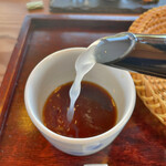 手打ち蕎麦　いよ翁 - 蕎麦湯を飲むために、蕎麦を食べている。