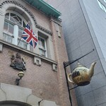 北浜レトロ - 英国の旗がはためいています