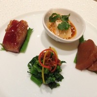 倶楽湾 - 前菜四品の盛り合わせ