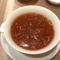 倶楽湾 - フカヒレの上海風醤油スープ