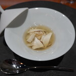 馳走西健一 - 広島産松茸と魚介出汁のスープ