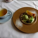 Ristorante Crocifisso - パンナコッタ、マスカルポーネのケーキ、抹茶のジェラートとカモミールティー