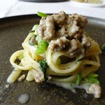 Ristorante Crocifisso - リングイネ 自家製石見ポークのサルシッチャと空芯菜のカーチョ エ ペペ