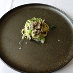 Ristorante Crocifisso - リングイネ 自家製石見ポークのサルシッチャと空芯菜のカーチョ エ ペペ