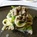 Ristorante Crocifisso - リングイネ 自家製石見ポークのサルシッチャと空芯菜のカーチョ エ ペペ