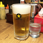 旭川味噌ラーメン ばんから - メガ生ビール580円。良心的なお値段です。しっかりとした切れがあり、清潔感のある美味しいビールです