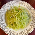 Stem lettuce with green onion oil