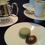 ガストロノミー ジョエル・ロブション - ランチコース14000円⑩　マカロン、チョコ