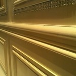 ガストロノミー ジョエル・ロブション - 黄色い、キラキラが付いた壁！