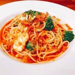 *ズワイガニとモッツァレラチーズのトマトソースパスタ