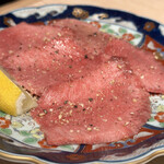 焼肉 慶 - こんな良い黒タンを客単価10,000以下で使ってる店なかなかないぞ