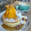 カフェ サカイ - 料理写真:『デカフェラテ(Hot)』
『かぼちゃモンブランのパンケーキ