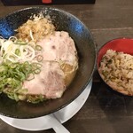 極魚出汁麺 わらび - わらび　750円　平日は、チャーハン風ご飯か、白飯が食べ放題！