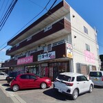 Bishoku Kicchin Fu Ji Ji - 店舗外観、駐車場