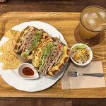 Cafe Smile - 料理写真:【Aランチ】根菜チキンサラダのワッフルサンドセット　950円