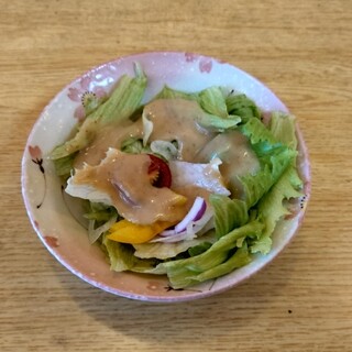 美食キッチン Fu・ji・ji - 料理写真:◯サラダ
焙煎胡麻ドレッシングで
見たよりも美味しい味わい
