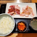 幸せの焼肉食べ放題 かみむら牧場 - 