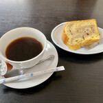 Oshokujidokoro Chigura - 食後にデザートとコーヒーも付きます。あずきのシフォンケーキ。