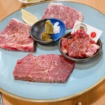 お肉屋さんの焼肉 まるやす - プレミアム牛盛り合わせ