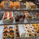 ル・パティシエ ヨコヤマ 谷津店 - ショーケース