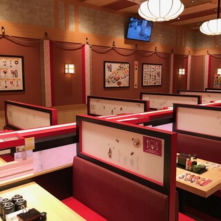 奥のお席はベビーカー、車イスのままご来店可能です