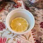 北浜レトロ - 言わなくても、レモンの皮をむいて出してくれた♪