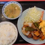 Ra Mpuu - ランチはサービス酢豚定食700円