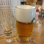 鳥"夢いしやん - 生ビール中　¥600とオープン振る舞い酒