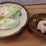 鳥"夢いしやん - 付き出しの鶏ハムとキャベツ