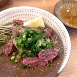 鳥"夢いしやん - 鶏レバー刺身　¥750　ごま油と塩で！