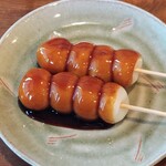 秀月堂 - みたらし団子(一本110円)