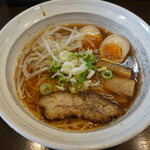 Menya Marubouzu - 醤油ラーメン、味玉付き(950円)