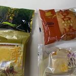 明月堂 - 料理写真:中には４種類のお菓子が入ってました。
 