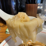 ラーメン屋 トイ・ボックス - 大きな皮のワンタン