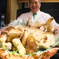 富小路 やま岸 - この日の朝、掘り起こしたばかりの松茸(@_@)大量！大量！