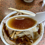 大黒亭 - 出汁の効いたスープ