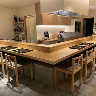 カウンター14席