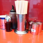 ラーメン二郎 - 卓上調味料