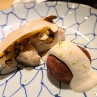 富小路 やま岸 - ⑧丹波栗(京都府丹波産)の渋皮煮の白和え掛け、削り青柚子皮を振って
                      ⑨炭火焼き白甘鯛(愛媛県八幡浜産)、ホイル焼き松茸(和歌山県高野山産、朝獲れ)載せ