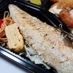 弁当・軽食 花 - 大きな鯖がメイン！