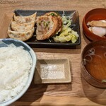 肉汁餃子のダンダダン - 焼き餃子チャーシュー定食