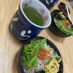 さくら寿司 - お茶とサラダ