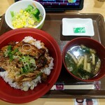 すき家 - 豚かば焼丼(並)とサラダセット