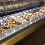 パティスリー エス サロン - ショーケース（プチガトー）